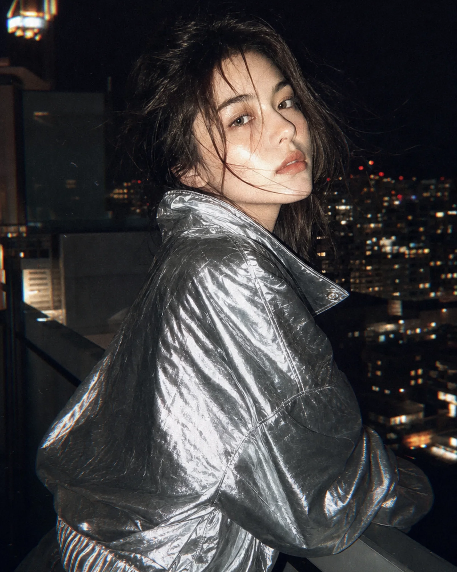 Aesthetic instagram flash filter with glossy highlights and dark falloff